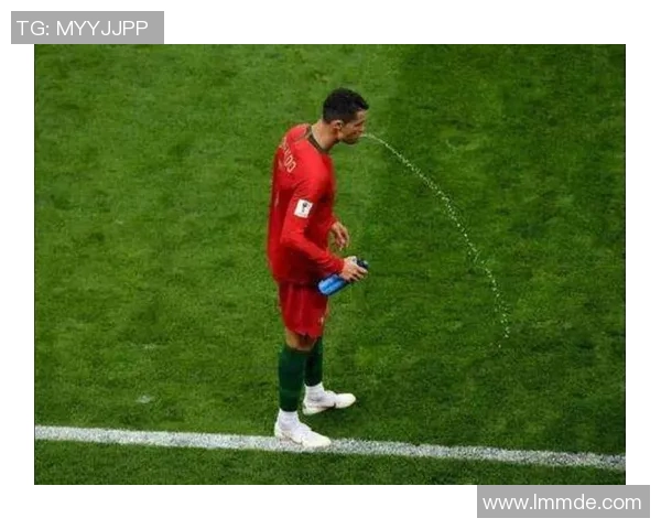 足球明星与碳酸饮料的奇妙搭配引发热议健康与运动的完美平衡探讨